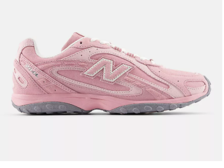 New Balance 204L retro silhouette