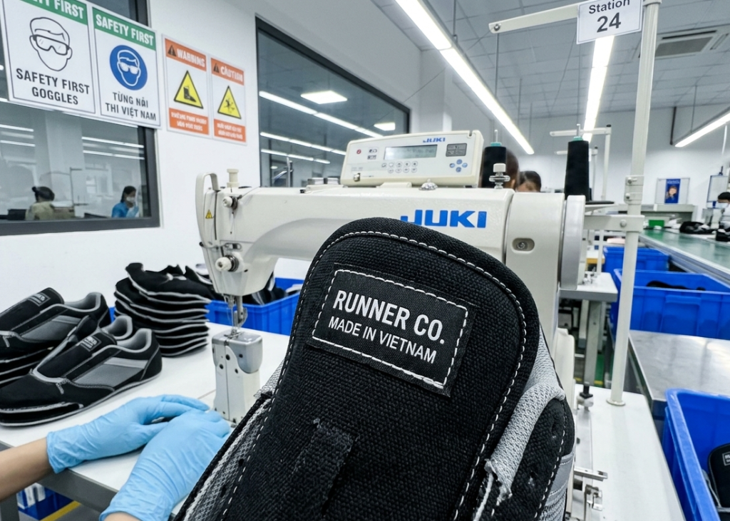 Tongue label stitching process