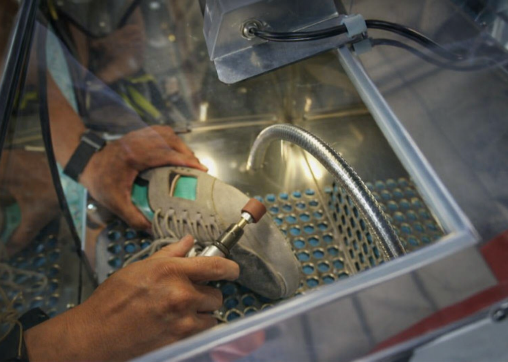 Upper bottom roughing process in footwear factory