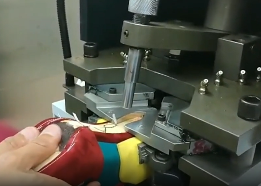 Heel / Seat Pressing Machine used in Footwear Manufacturing - DAEFENG