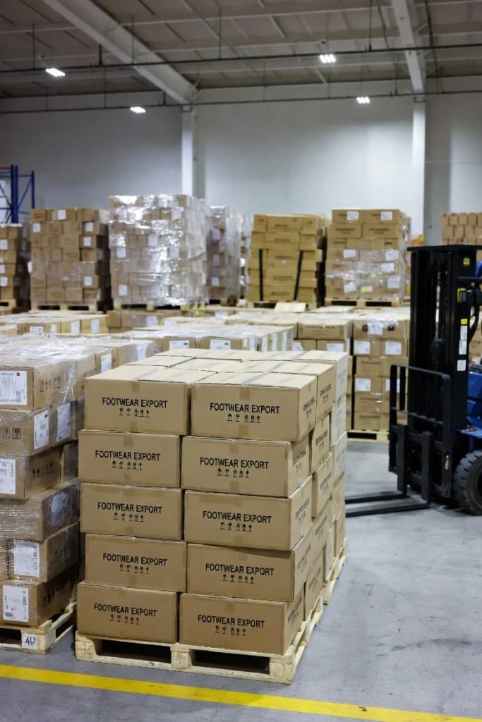 Palletized footwear shipping cartons