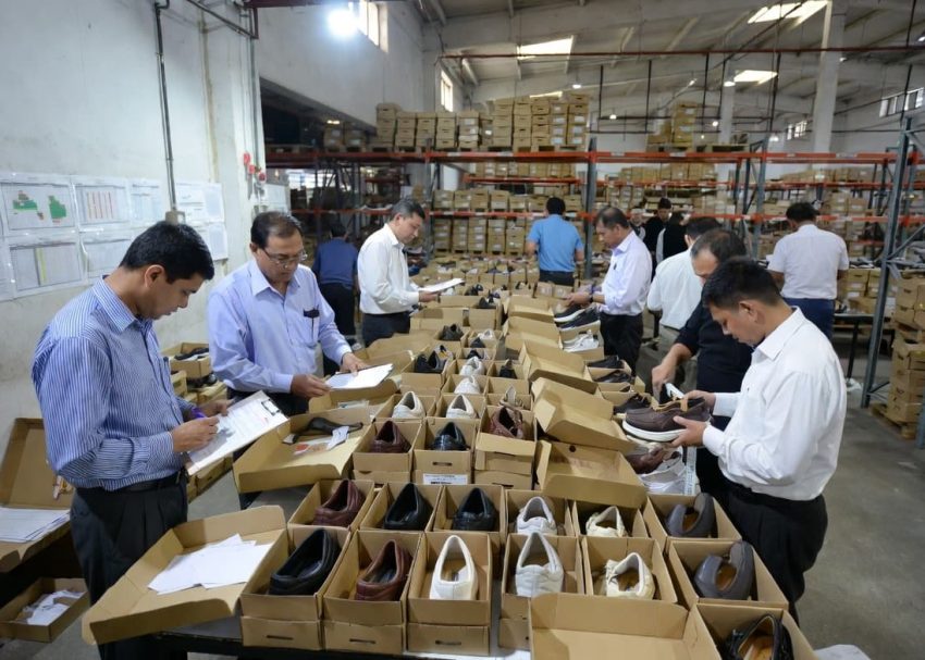 Final AQL Audit inspection in a footwear manufacturing factory before shipment approval.