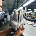 Footwear assembly stage inspection after de-lasting in shoe factory