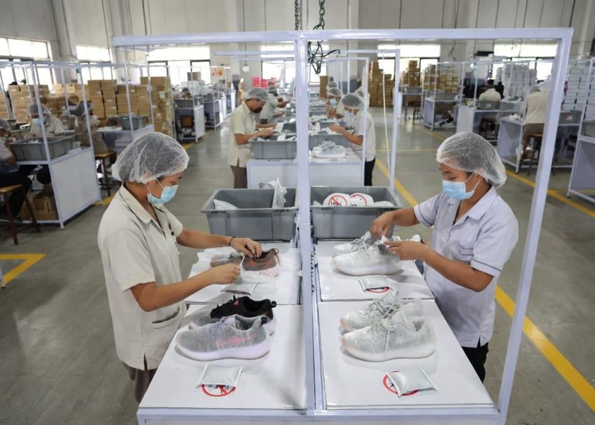 Footwear wrapping process using tissue paper, silica gel, and anti-mold protection.
