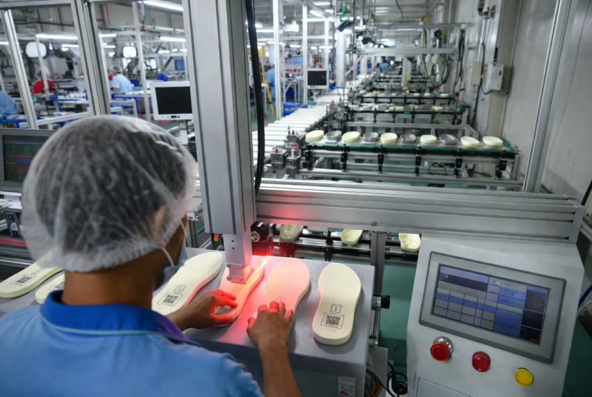 : Stamping and identification marking of EVA outsoles using an automated laser marking system.